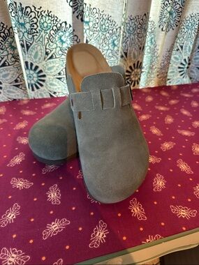 Suede Slip-On Clogs in Gray